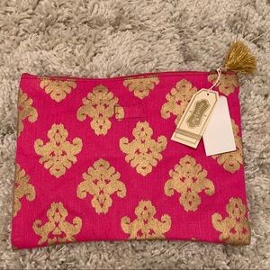 Mud pie water resistant carry all clutch